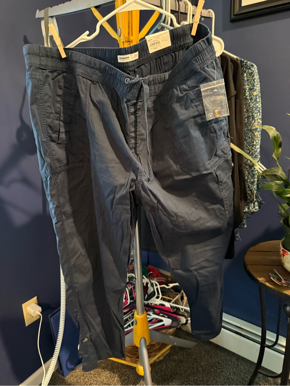 Sonoma Women's Cropped Ankle Drawstring Pants in Navy